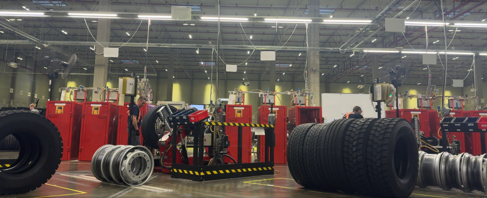 Работник продукции на автозавод